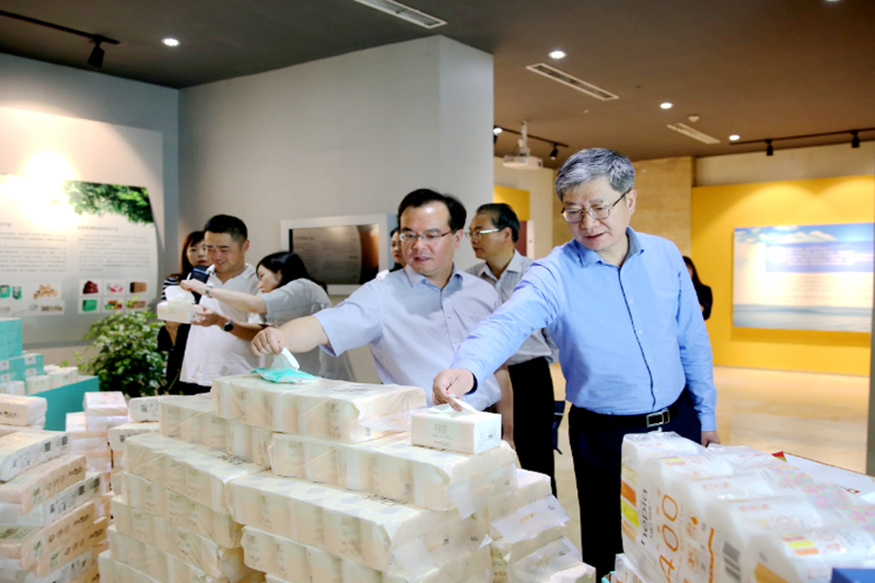 2019年 5月22日，時任浙江省社會組織綜合黨委專職副書記、省民政廳社會組織管理局局長蔡國華蒞臨景興紙業(yè)調(diào)研企業(yè)發(fā)展情況和黨建工作