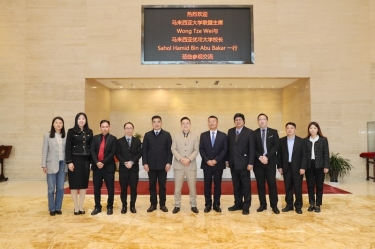 馬來西亞大學(xué)聯(lián)盟主席拿督斯里黃炫碩一行蒞臨景興紙業(yè)參觀交流，共建“一帶一路”人才培養(yǎng)培訓(xùn)基地