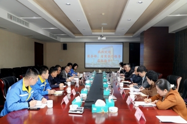 商務(wù)部駐杭特辦特派員劉福學(xué)攜浙江省商務(wù)廳黨組成員、總經(jīng)濟(jì)師朱軍一行蒞臨景興紙業(yè)考察調(diào)研